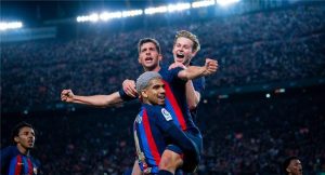 تشافي يكافئ لاعبي برشلونة بعد الفوز على ريال مدريد
