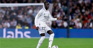 رسميًا | ريال مدريد يعلن إصابة ميندي.. وتقارير توضح مدة غيابه
