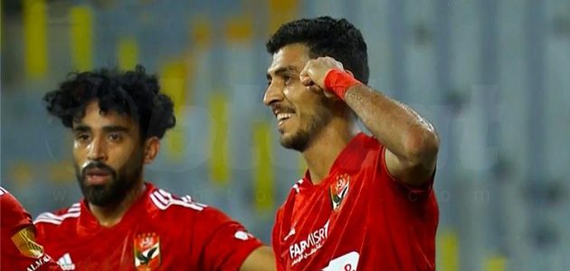 فيديو | محمد شريف يسجل هدف الأهلي الأول أمام سموحة