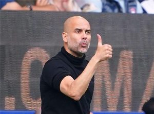 فيديو | جوارديولا يشعل حماس جماهير مانشستر سيتي بعد الثلاثية أمام إيفرتون