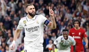 بنزيما يخبر رئيس ريال مدريد بالرحيل إلى الدوري السعودي