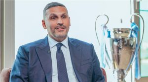 رئيس مانشستر سيتي يتوعد: سأرد بقوة على الاتهامات الموجهة ضدنا في الوقت المناسب