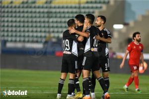 فيديو | نيران صديقة.. محمود بنوالي يُسجل هدف الأهلي الأول أمام حرس الحدود