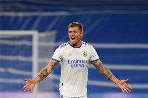 كروس يوضح سر عودة ريال مدريد في المباريات ونصيحة يوب هاينكس