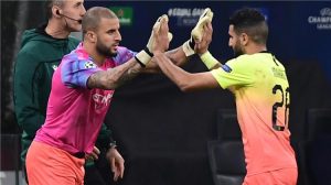 لاعب مانشستر سيتي ينتظر محادثة مع جوارديولا لحسم مستقبله