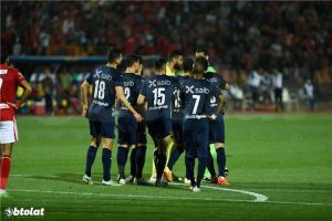 خاص | بيراميدز يترقب مصير لاعب الأهلي تمهيدًا لضمه مجانًا